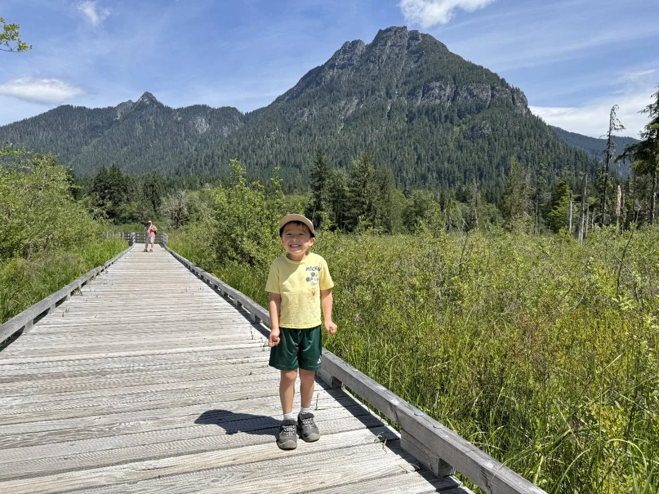 Hiking back along the boardwalk.